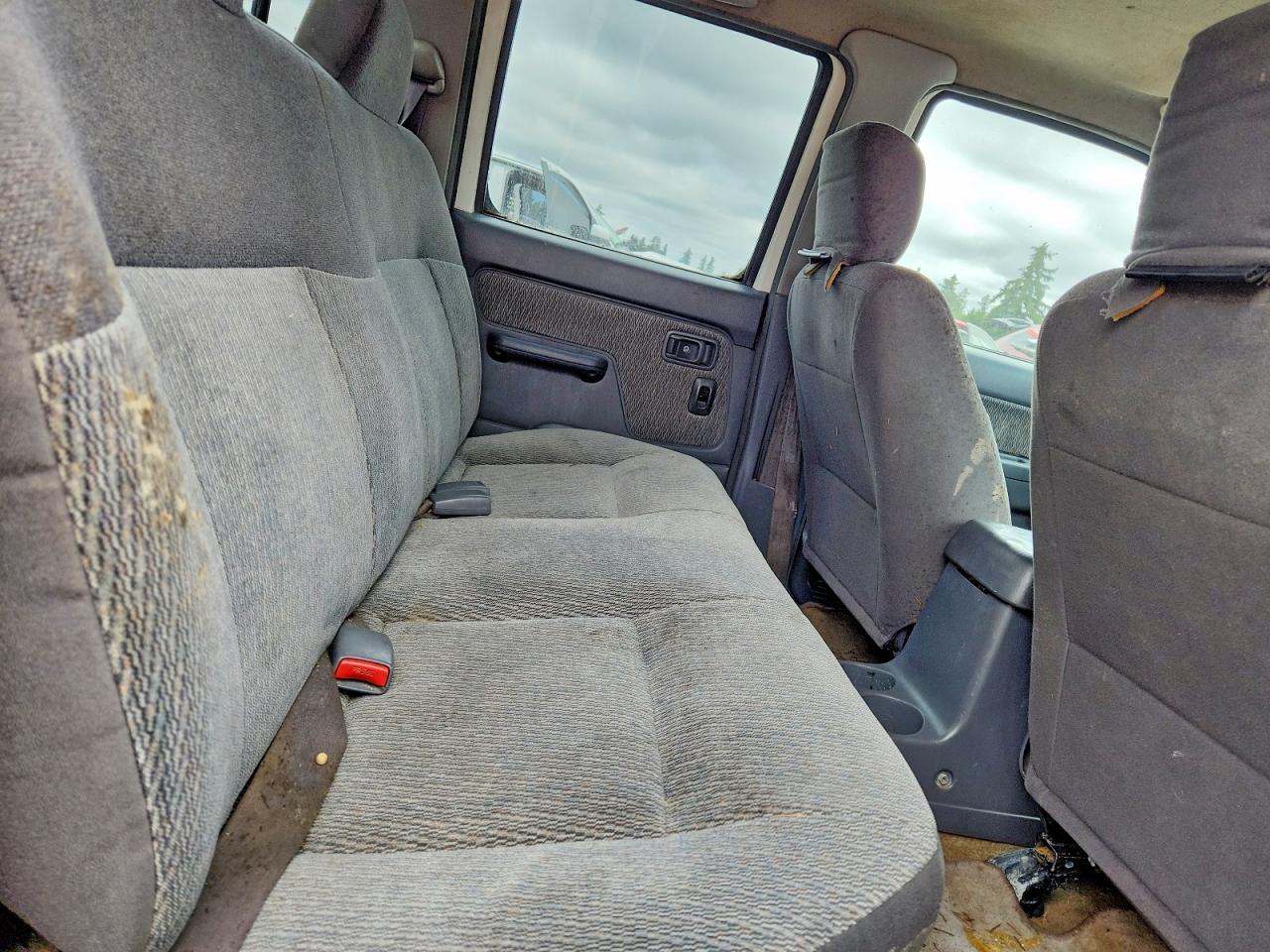 2000 NISSAN FRONTIER