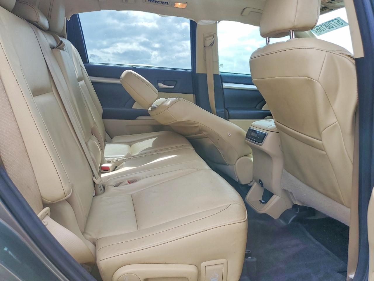 2016 TOYOTA HIGHLANDER