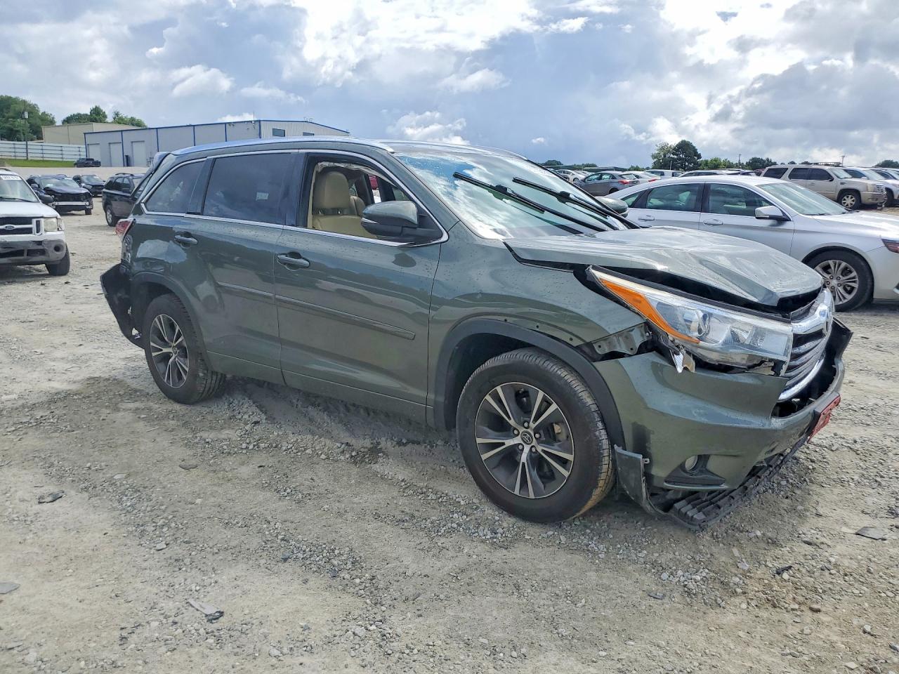 2016 TOYOTA HIGHLANDER