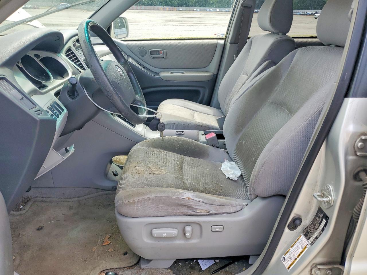 2004 TOYOTA HIGHLANDER