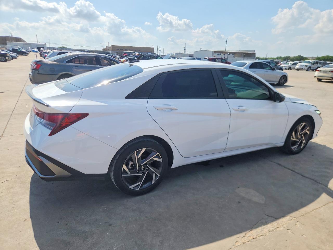 2025 HYUNDAI ELANTRA