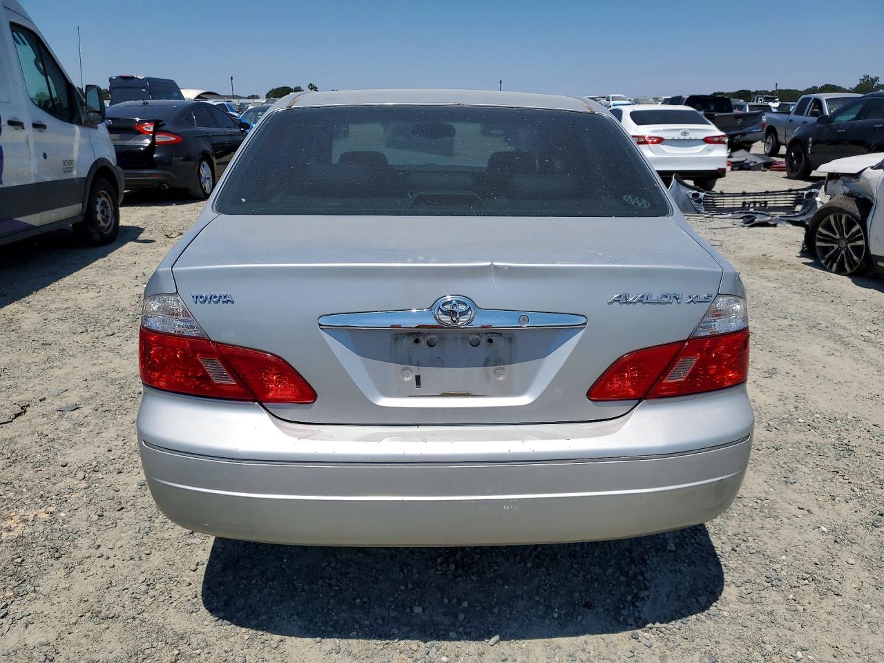 2004 TOYOTA AVALON