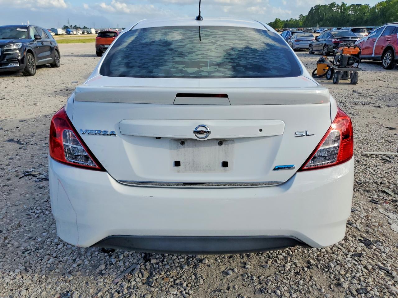 2015 NISSAN VERSA