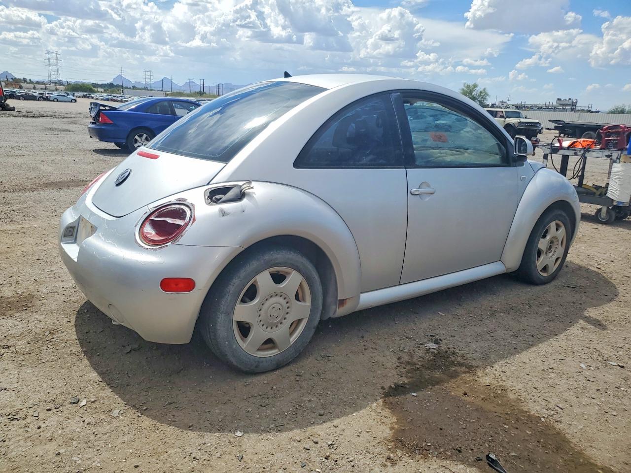 2000 VOLKSWAGEN BEETLE