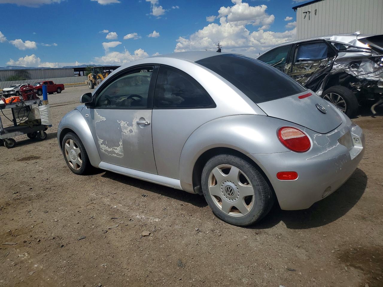 2000 VOLKSWAGEN BEETLE