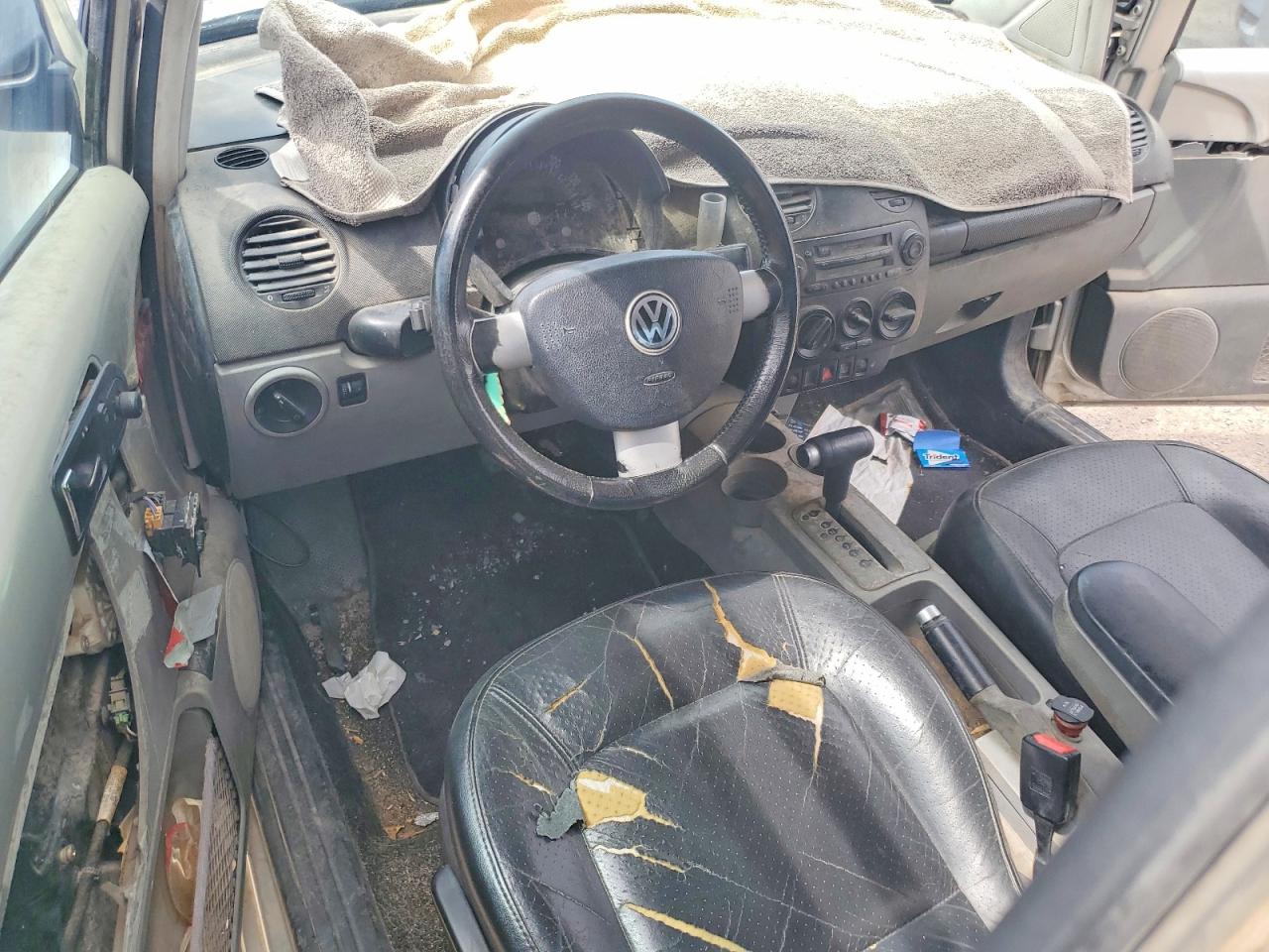 2000 VOLKSWAGEN BEETLE