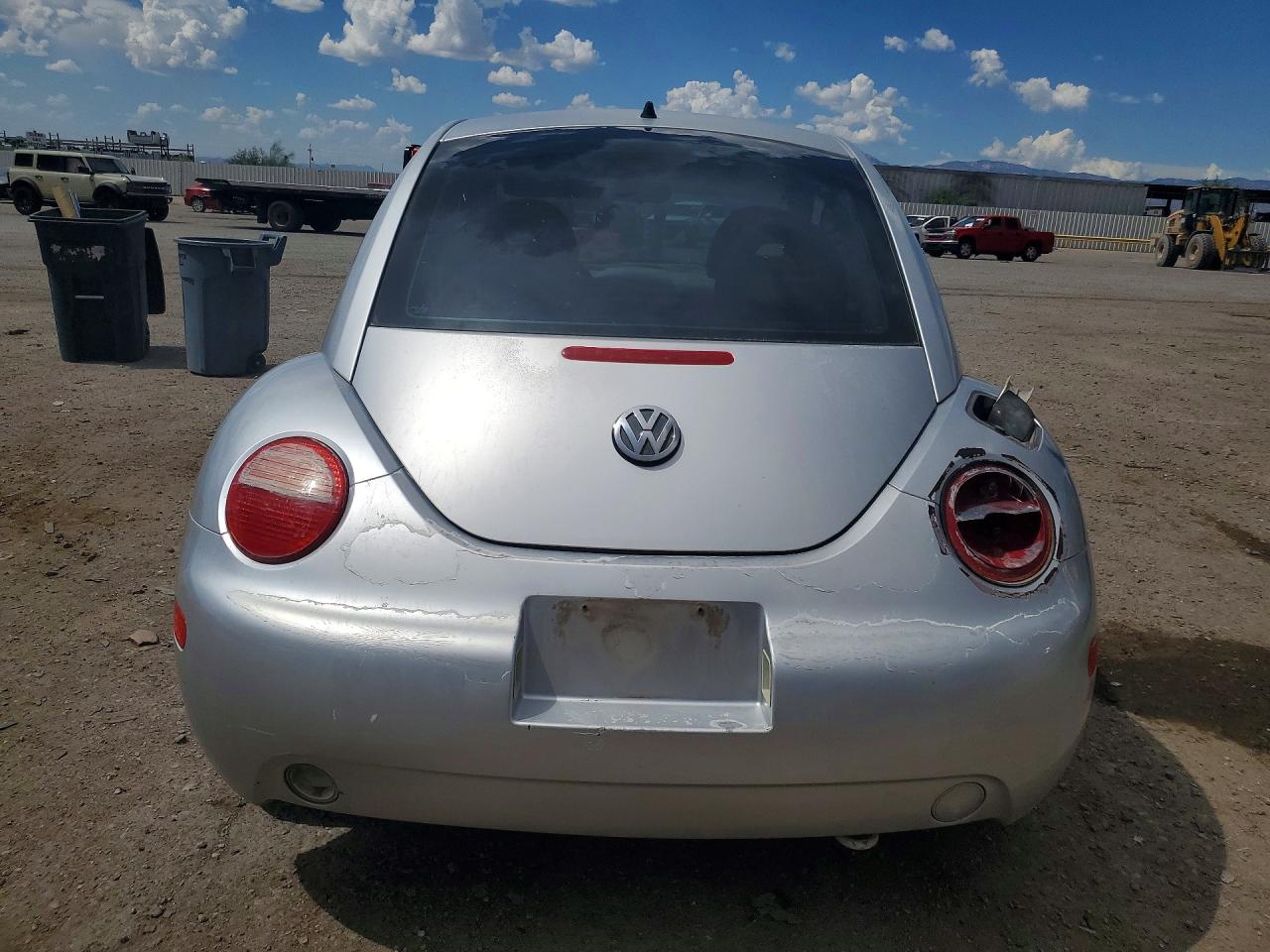 2000 VOLKSWAGEN BEETLE