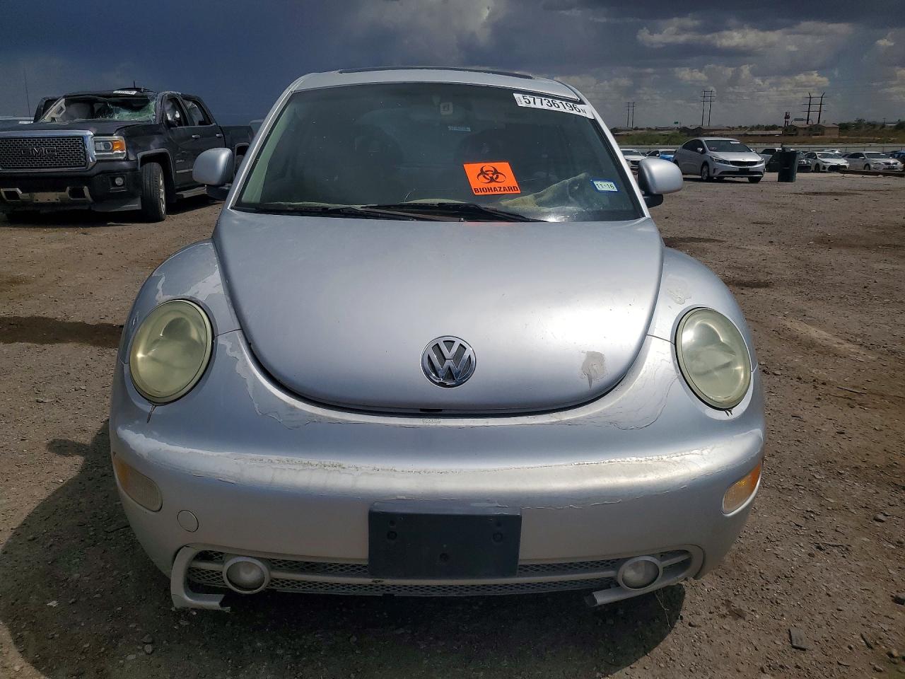 2000 VOLKSWAGEN BEETLE
