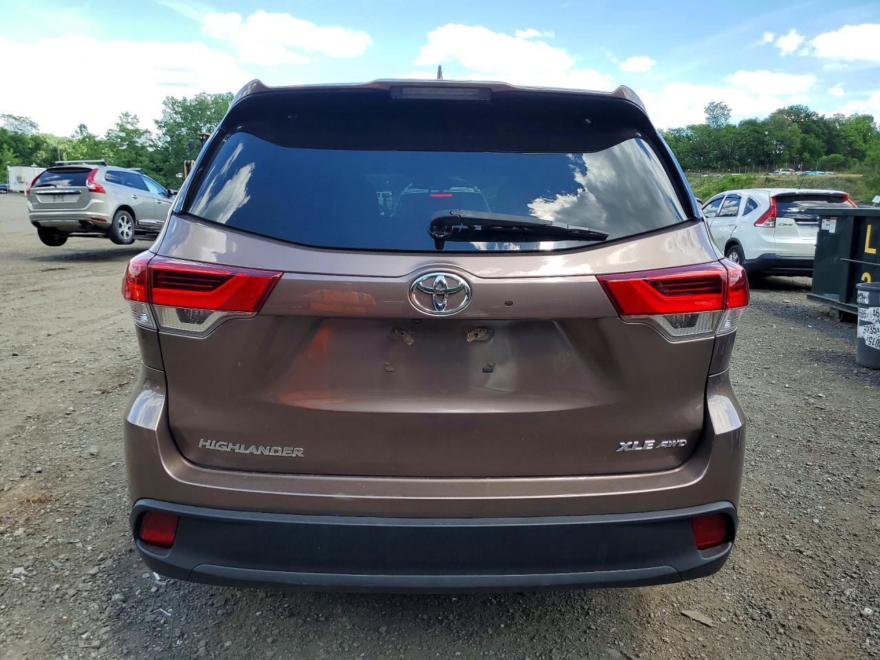 2017 TOYOTA HIGHLANDER