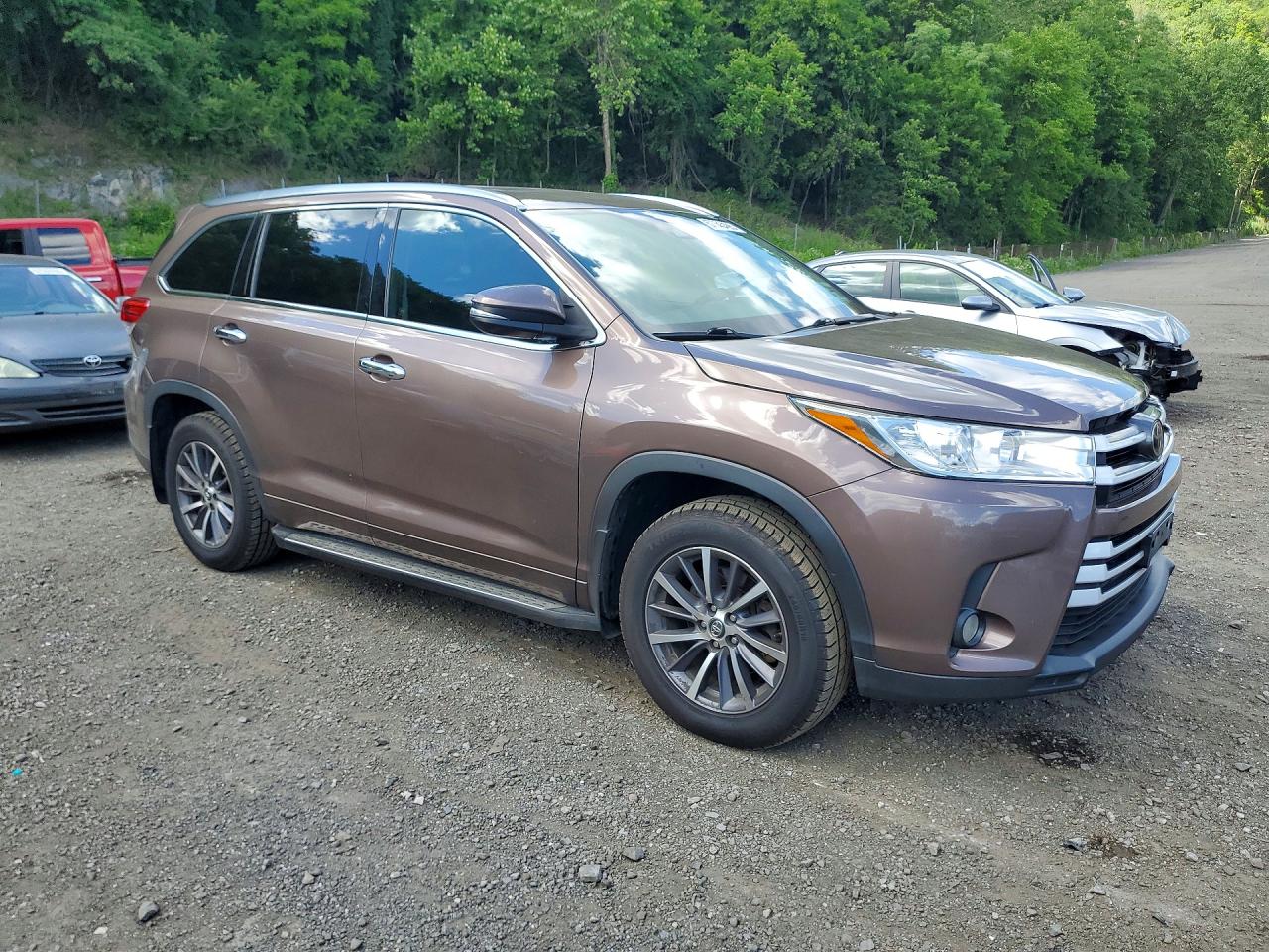 2017 TOYOTA HIGHLANDER