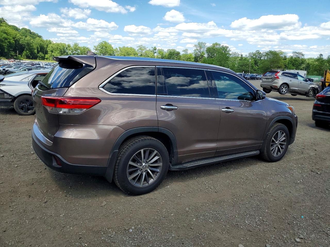 2017 TOYOTA HIGHLANDER