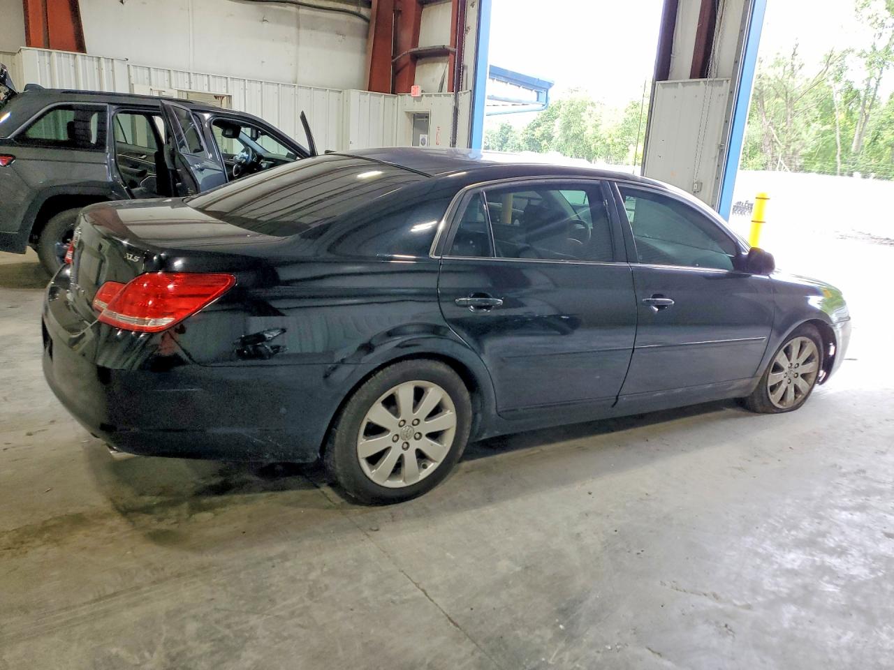 2006 TOYOTA AVALON