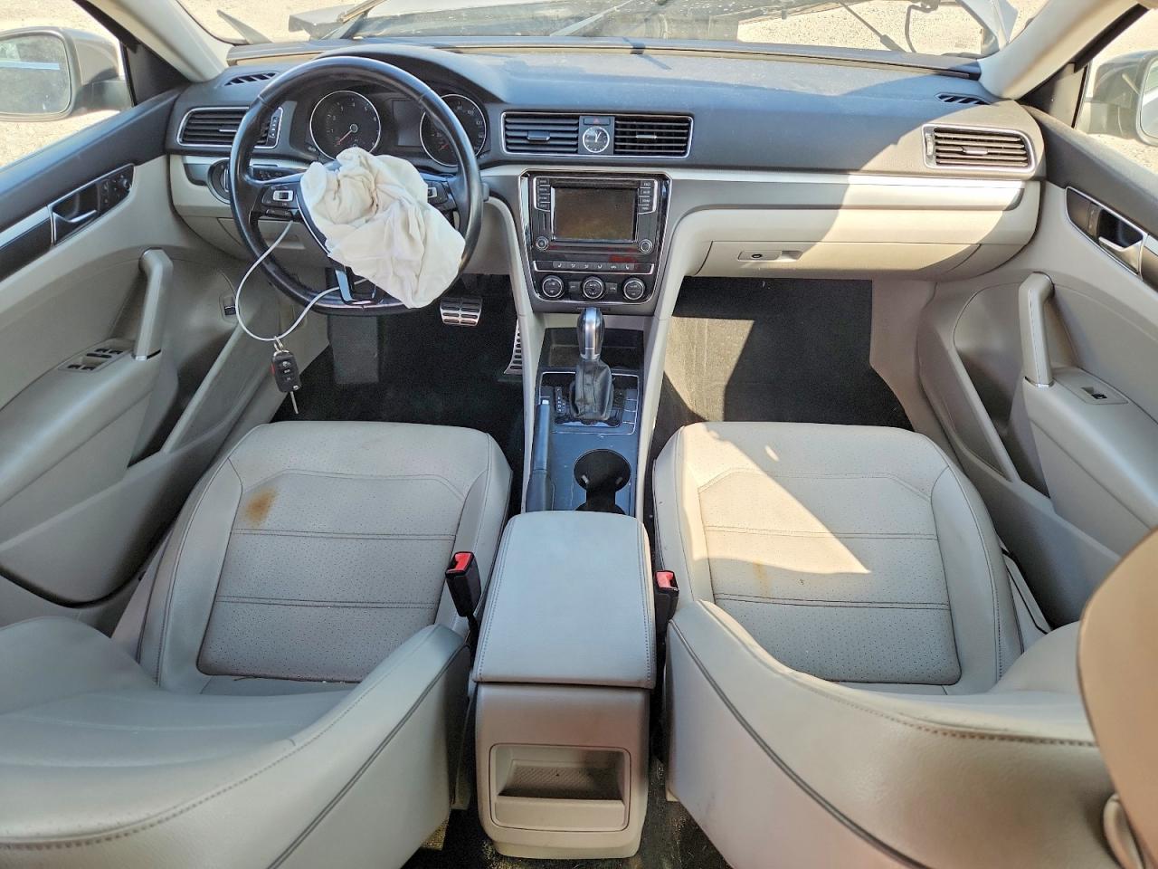 2017 VOLKSWAGEN PASSAT