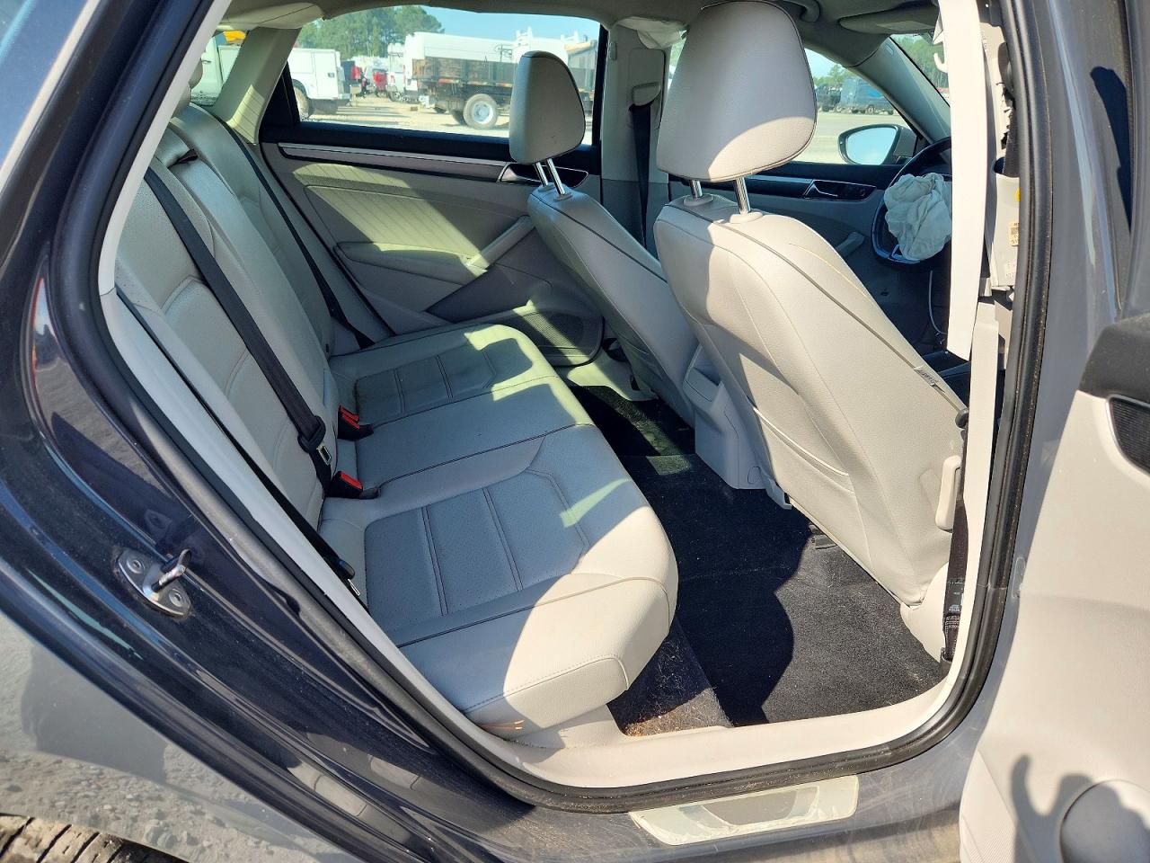 2017 VOLKSWAGEN PASSAT