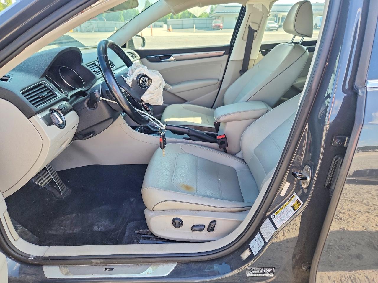2017 VOLKSWAGEN PASSAT