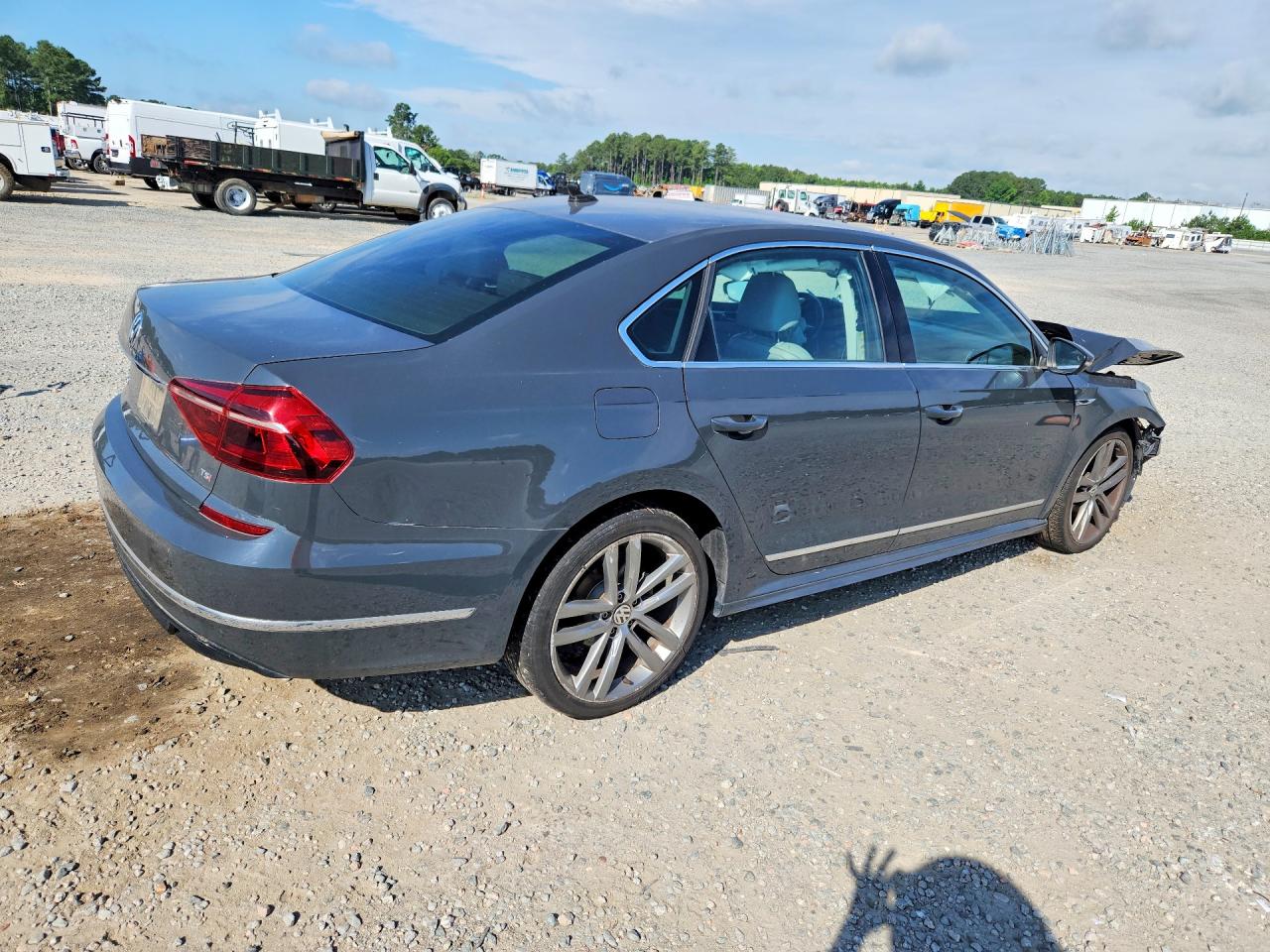 2017 VOLKSWAGEN PASSAT