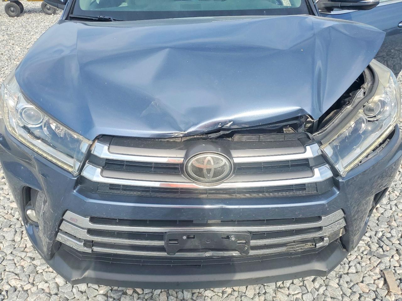 2017 TOYOTA HIGHLANDER