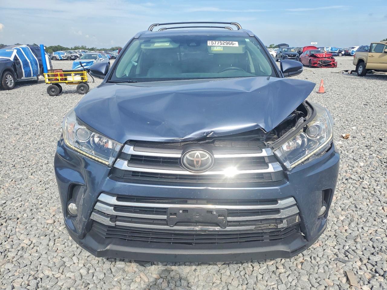 2017 TOYOTA HIGHLANDER