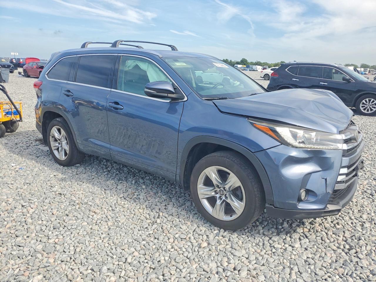 2017 TOYOTA HIGHLANDER