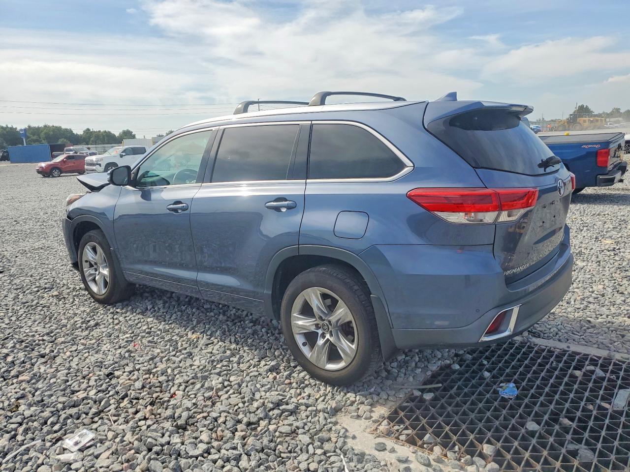 2017 TOYOTA HIGHLANDER