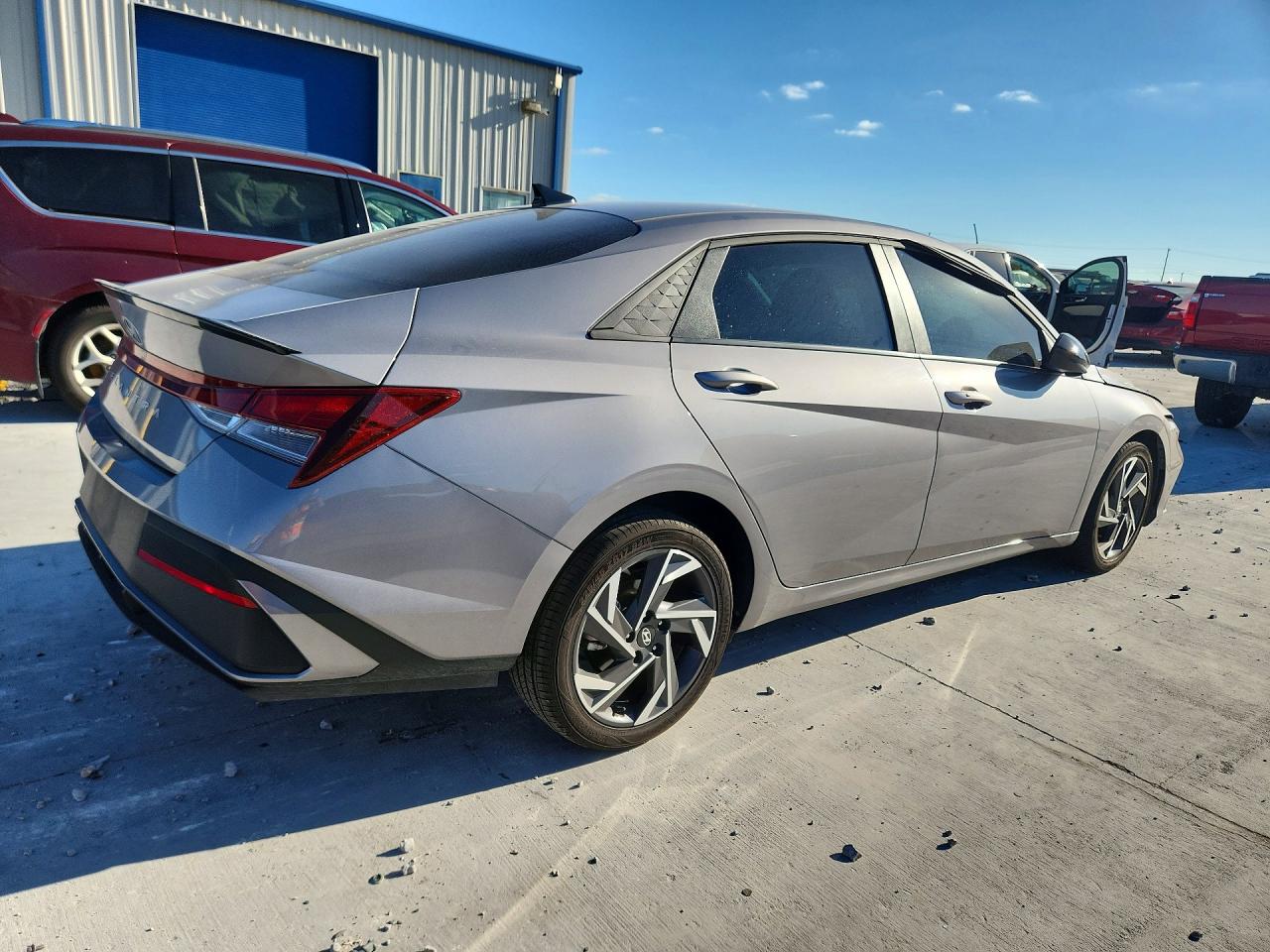 2025 HYUNDAI ELANTRA