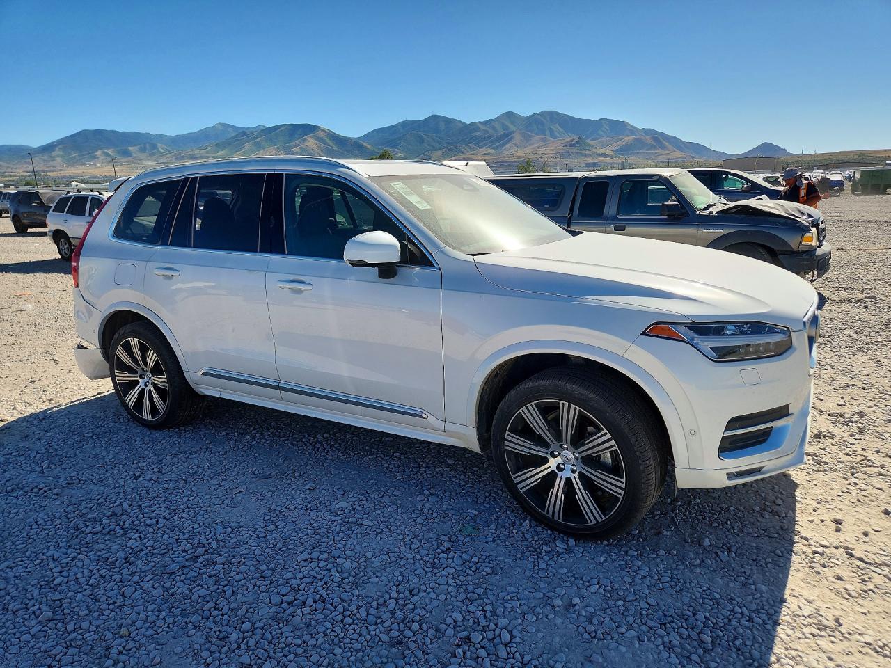 2025 VOLVO XC90 PLUS