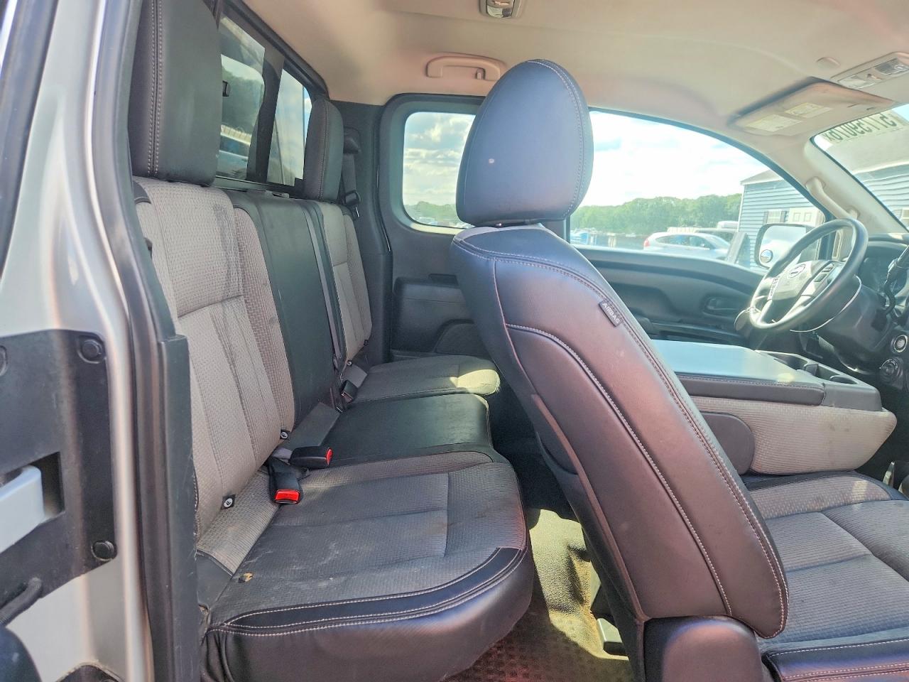 2017 NISSAN TITAN