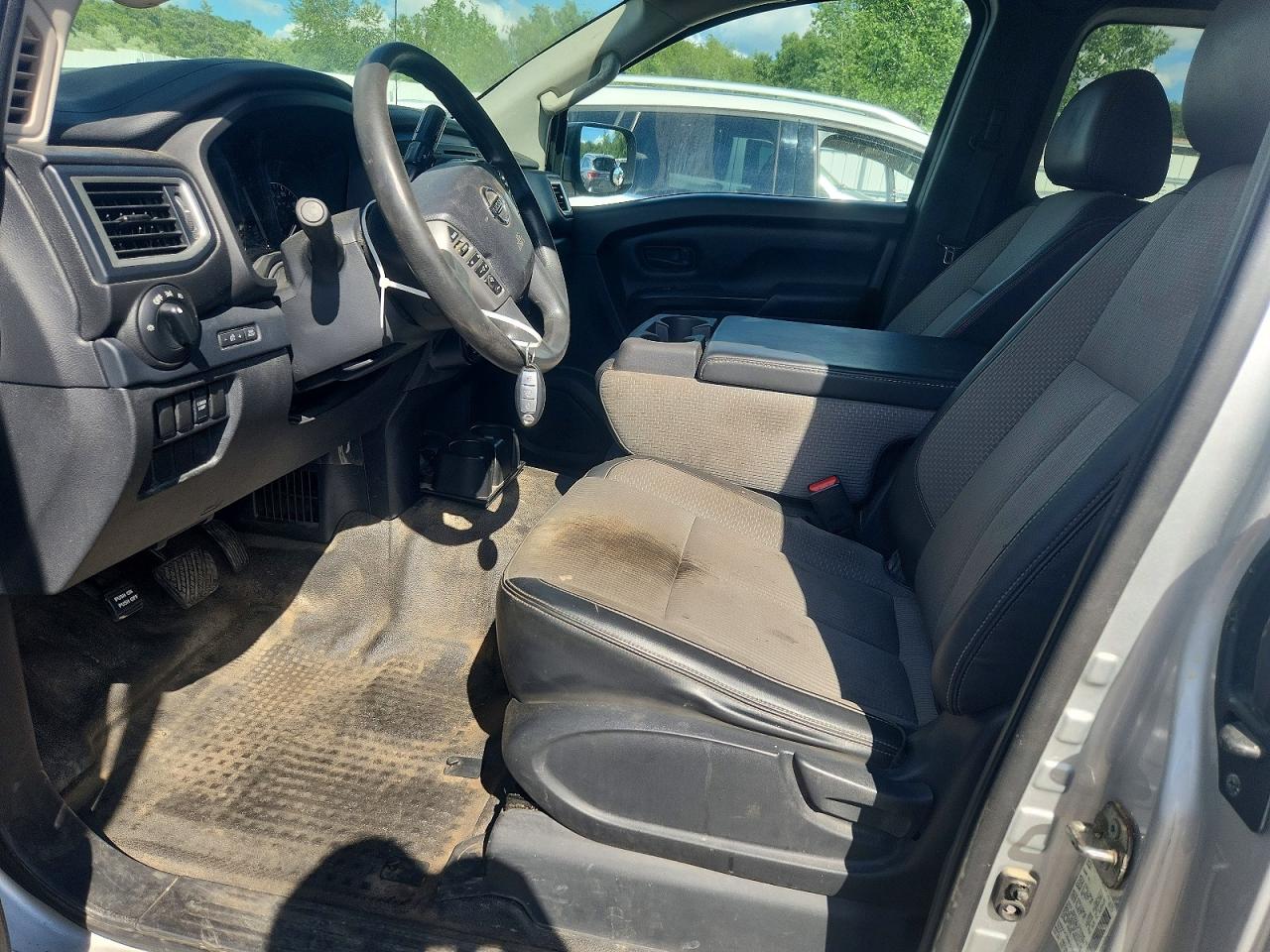 2017 NISSAN TITAN