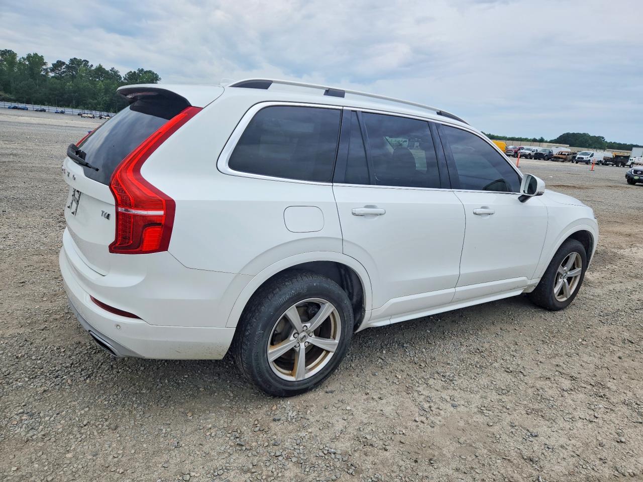 2018 VOLVO XC90