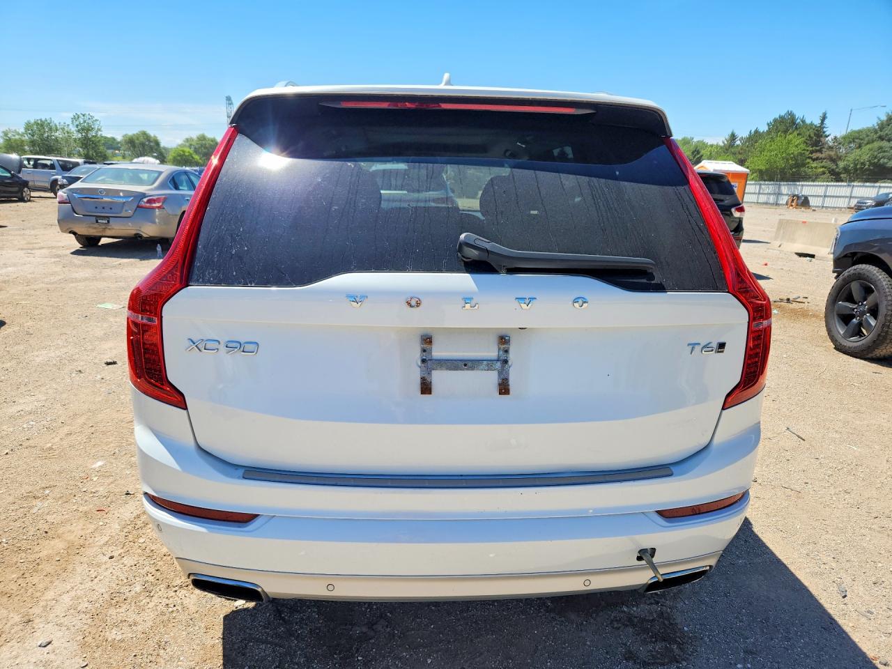 2021 VOLVO XC90