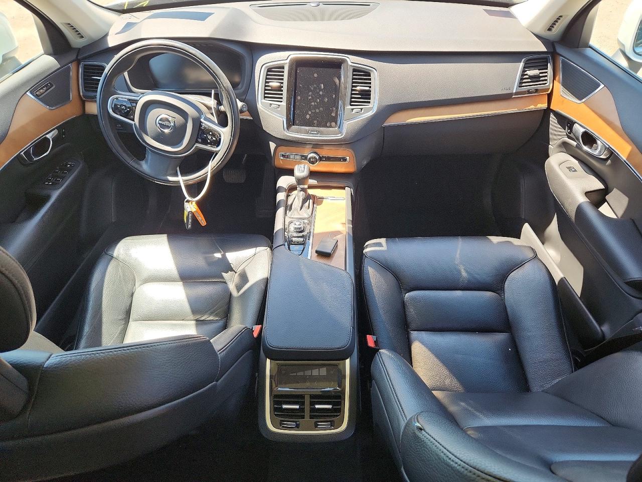 2021 VOLVO XC90