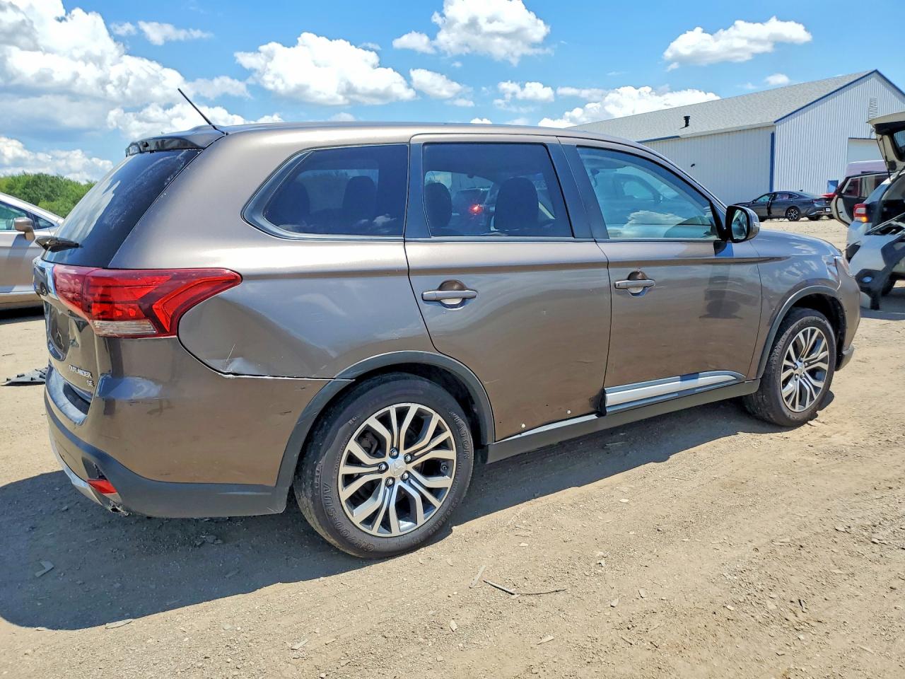 2016 MITSUBISHI OUTLANDER