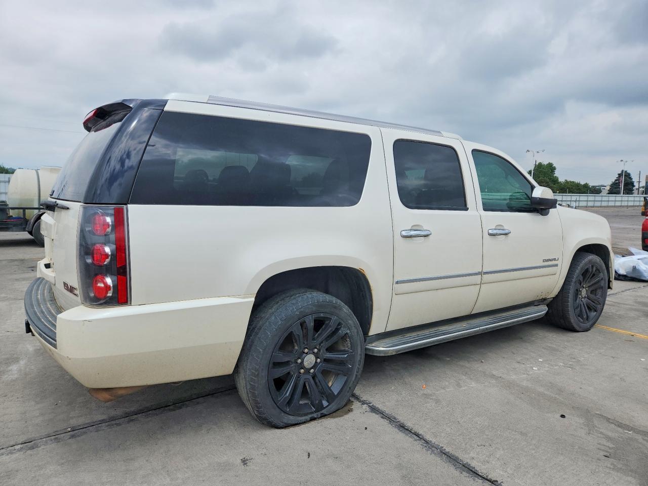 2011 GMC YUKON