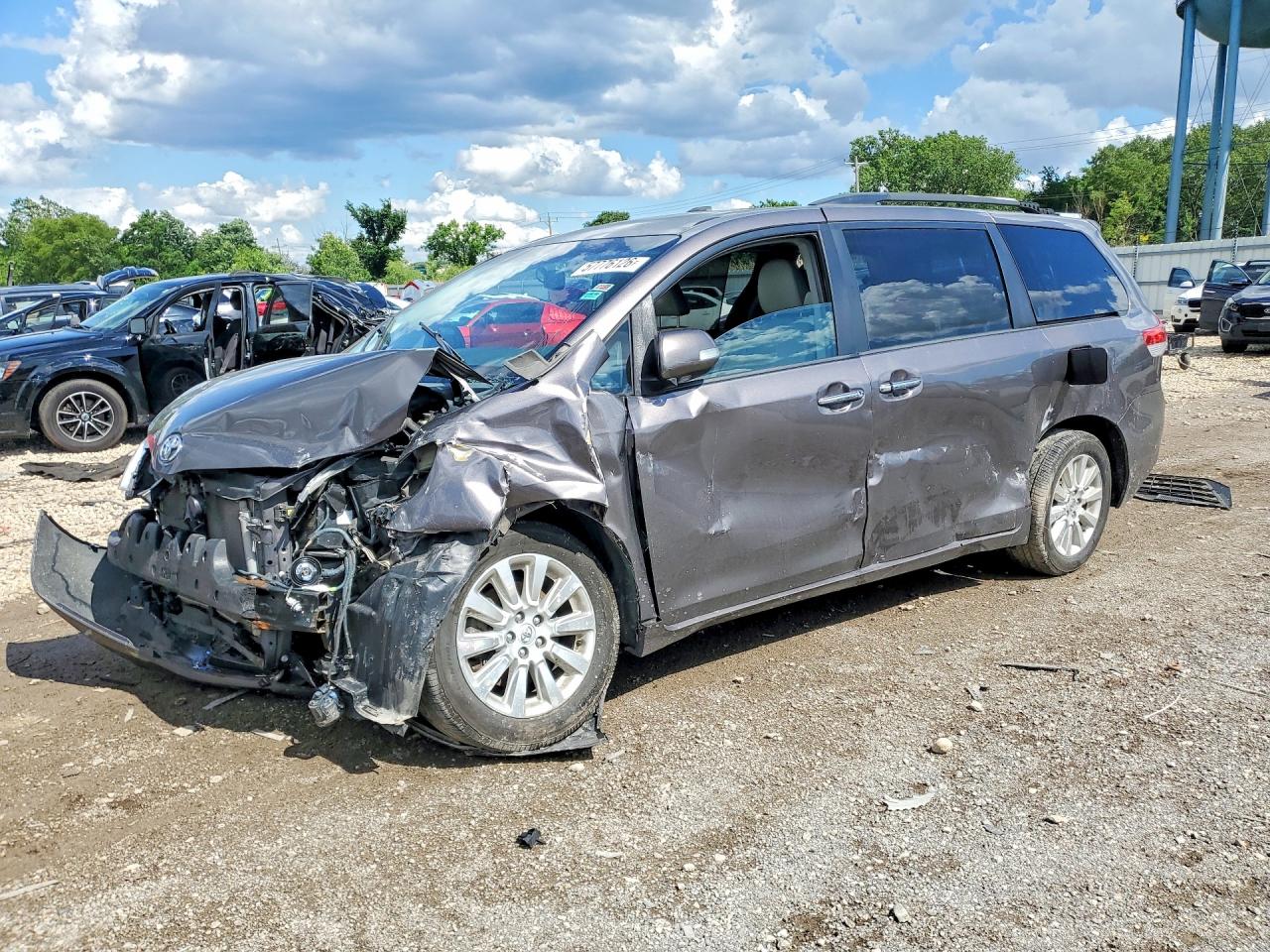 2013 TOYOTA SIENNA