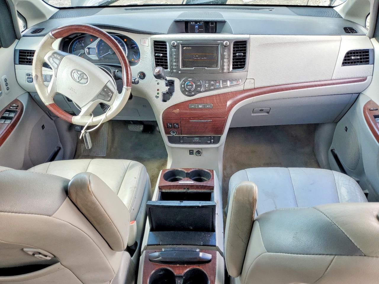 2013 TOYOTA SIENNA