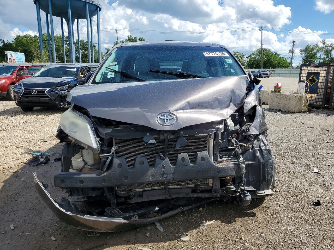 2013 TOYOTA SIENNA