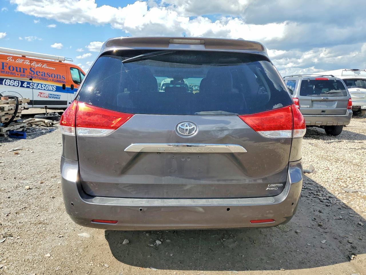 2013 TOYOTA SIENNA