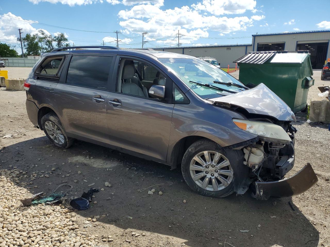 2013 TOYOTA SIENNA
