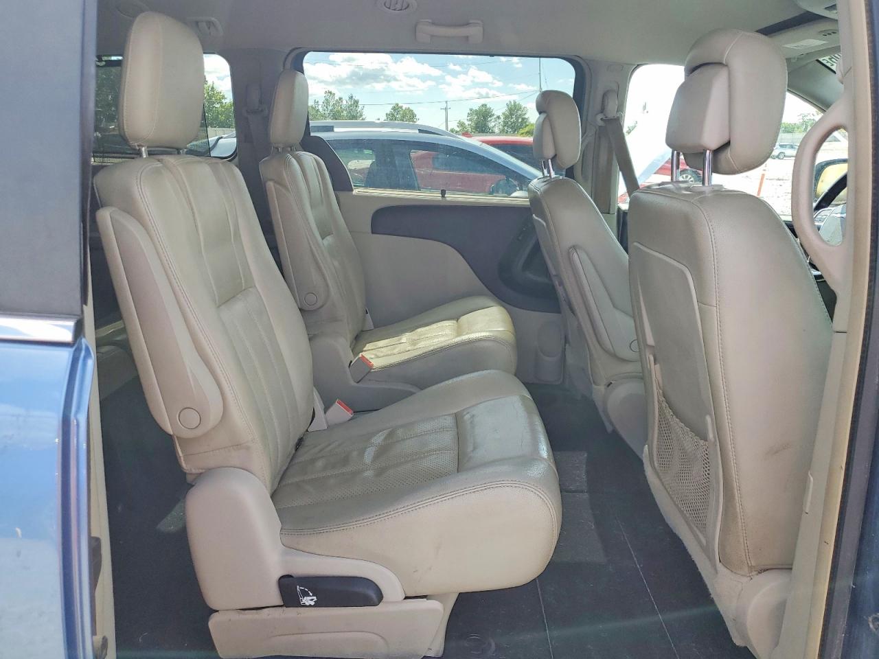 2011 CHRYSLER MINIVAN