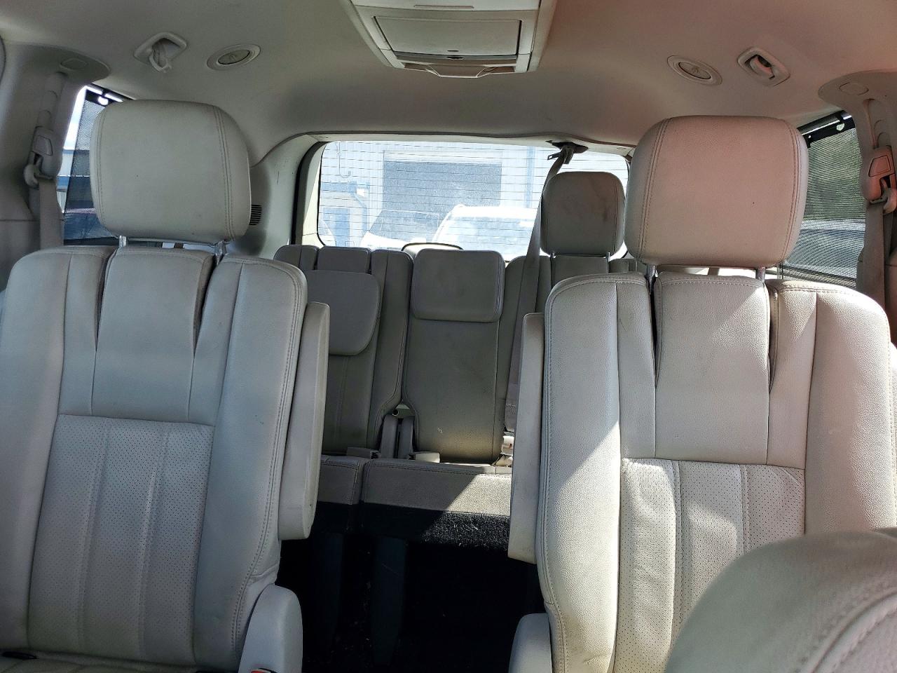 2011 CHRYSLER MINIVAN