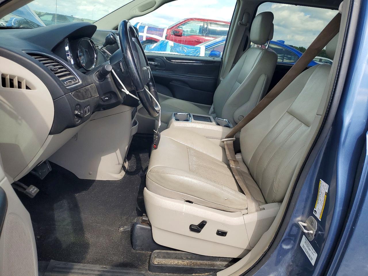 2011 CHRYSLER MINIVAN