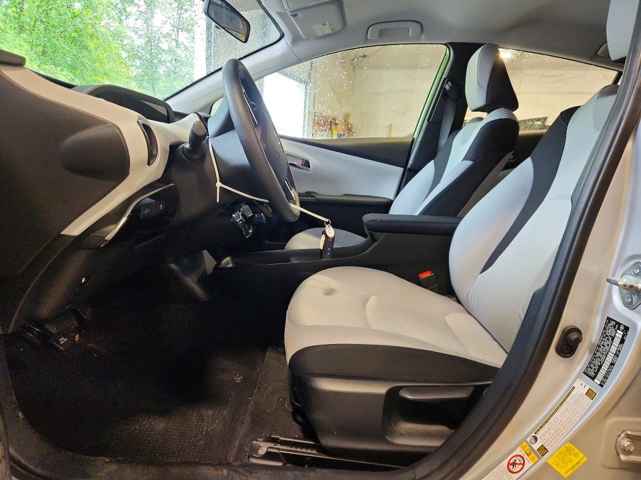 2016 TOYOTA PRIUS
