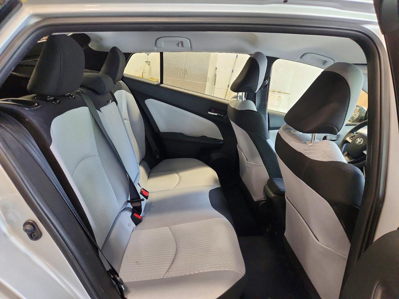 2016 TOYOTA PRIUS