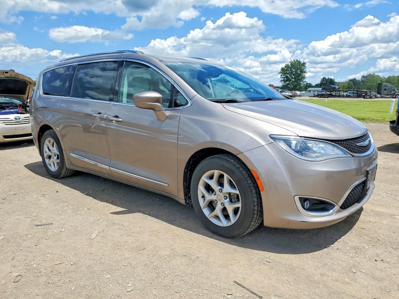 2017 CHRYSLER PACIFICA