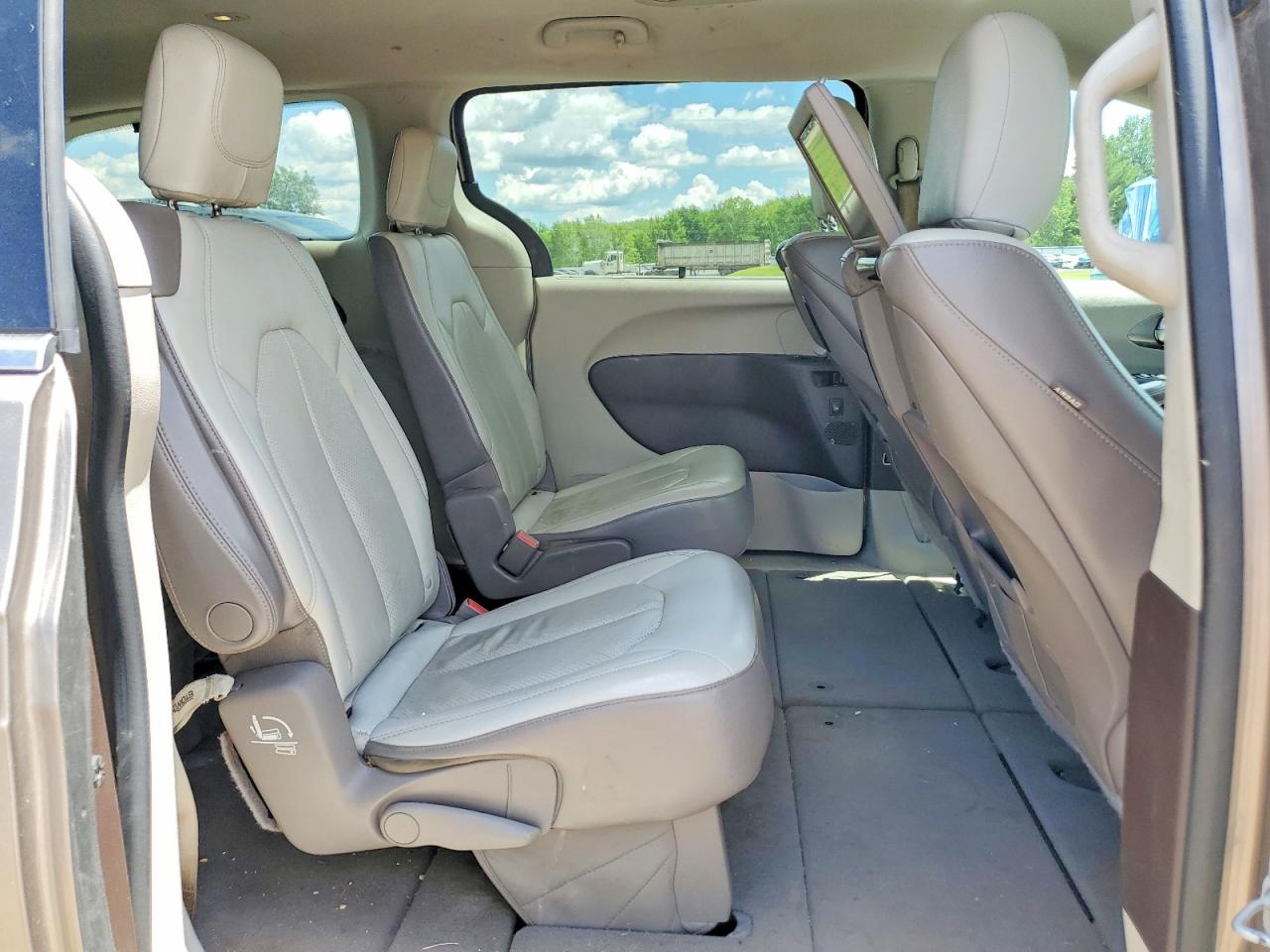 2017 CHRYSLER PACIFICA