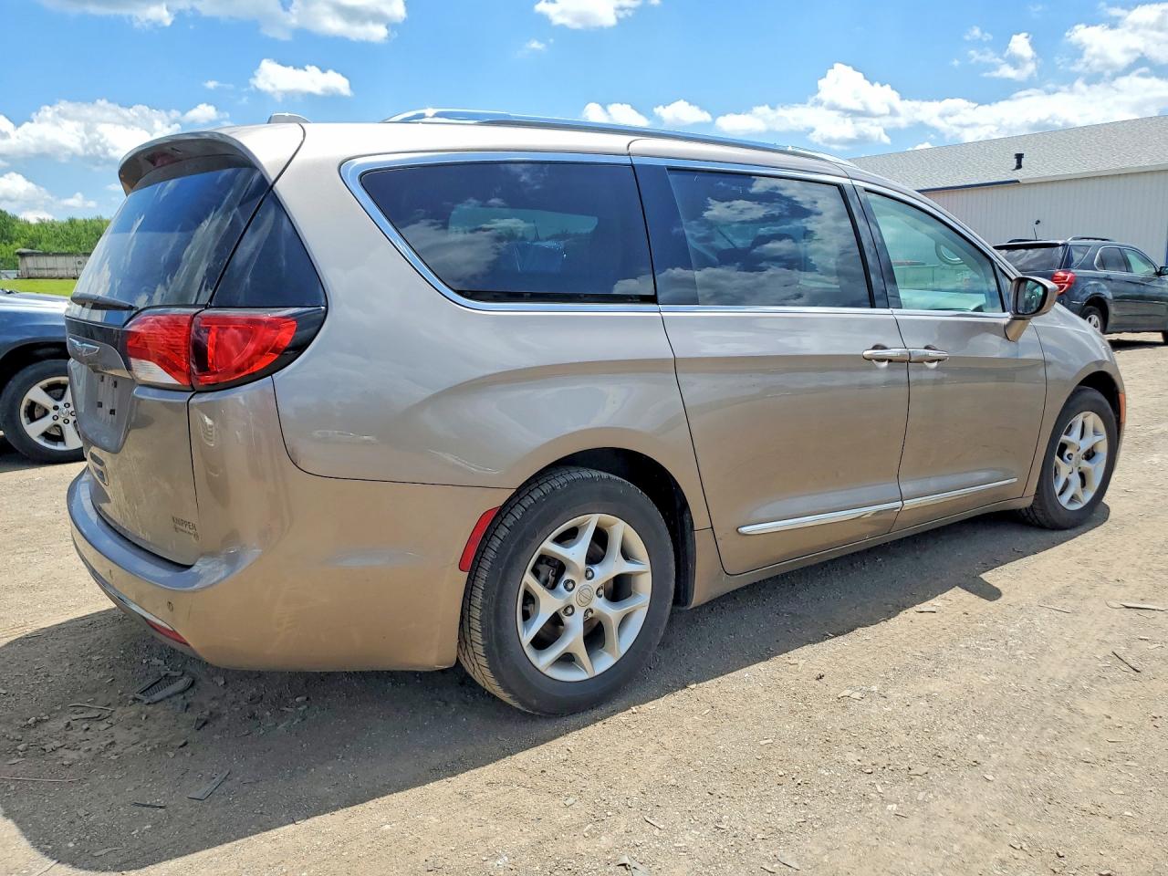 2017 CHRYSLER PACIFICA