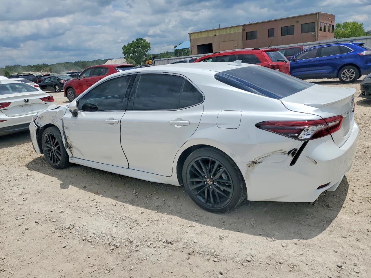 2024 TOYOTA CAMRY