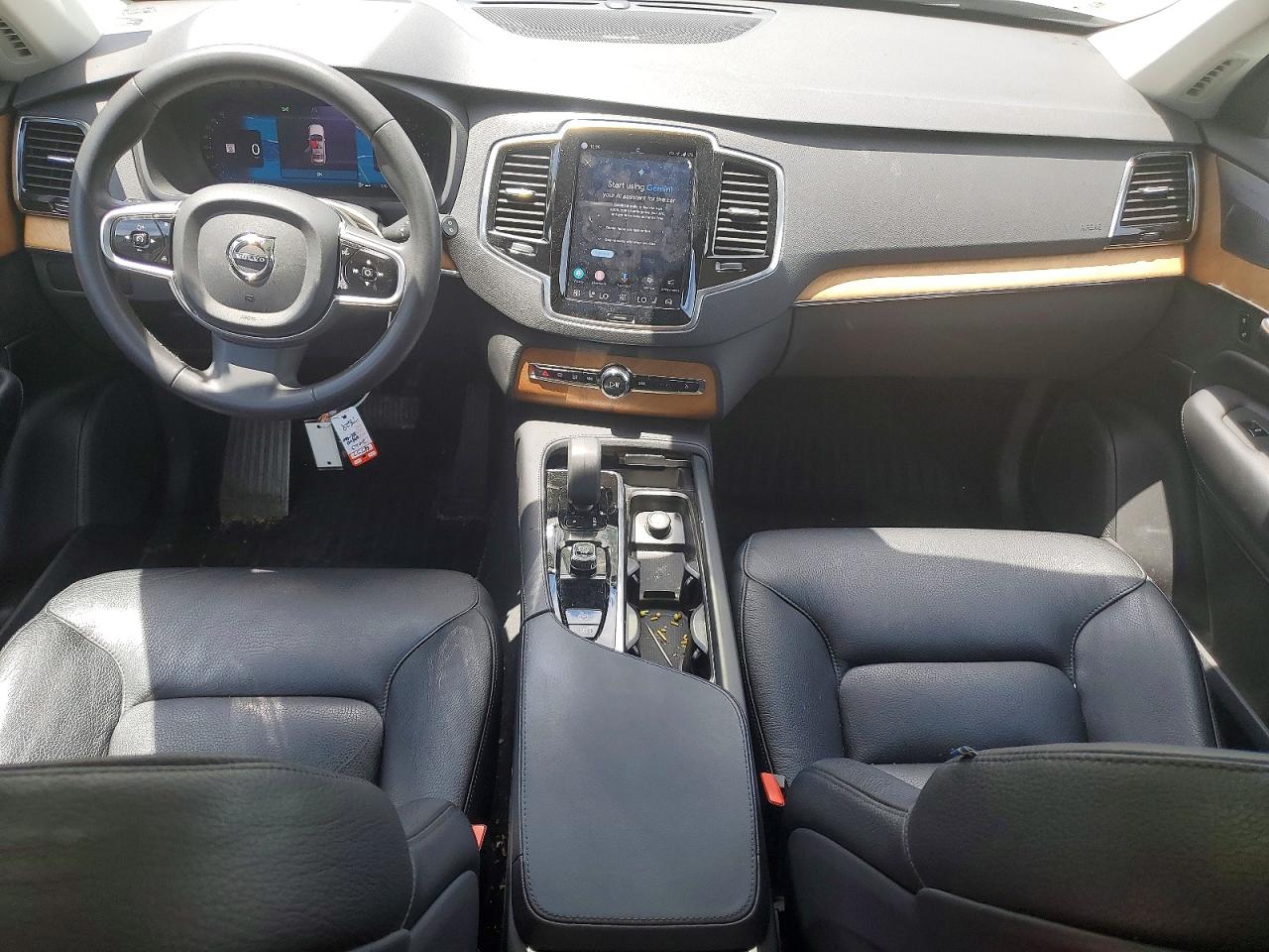2023 VOLVO XC90