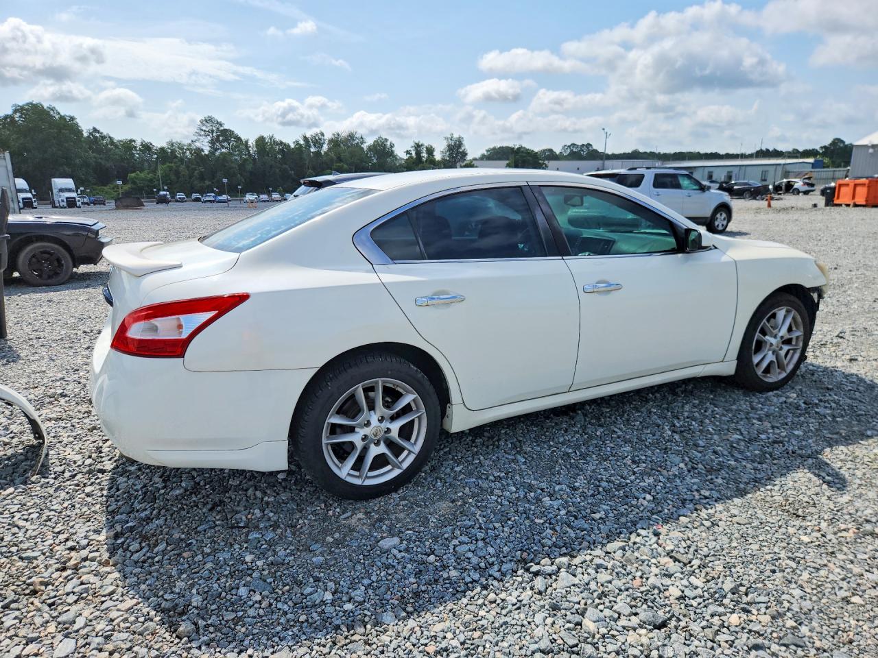 2011 NISSAN MAXIMA