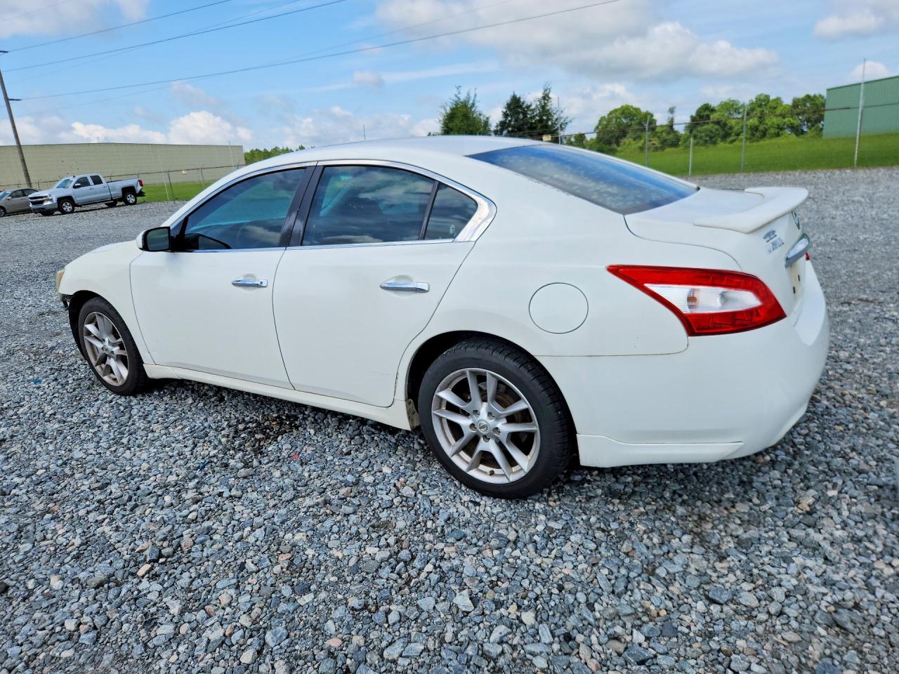 2011 NISSAN MAXIMA